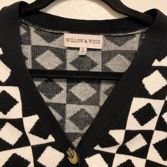 Willow and Wind Black and White Geometric Sweater Small - Picture 2 of 4